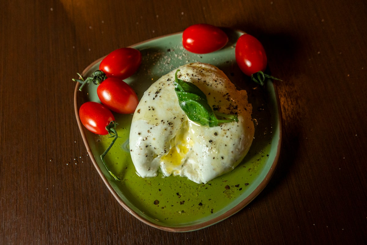 Burrata: o queijo que conquistou os paladares – descubra o motivo!