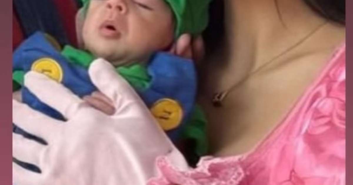 Celebração: Jenny Miranda comemora primeiro mês do neto