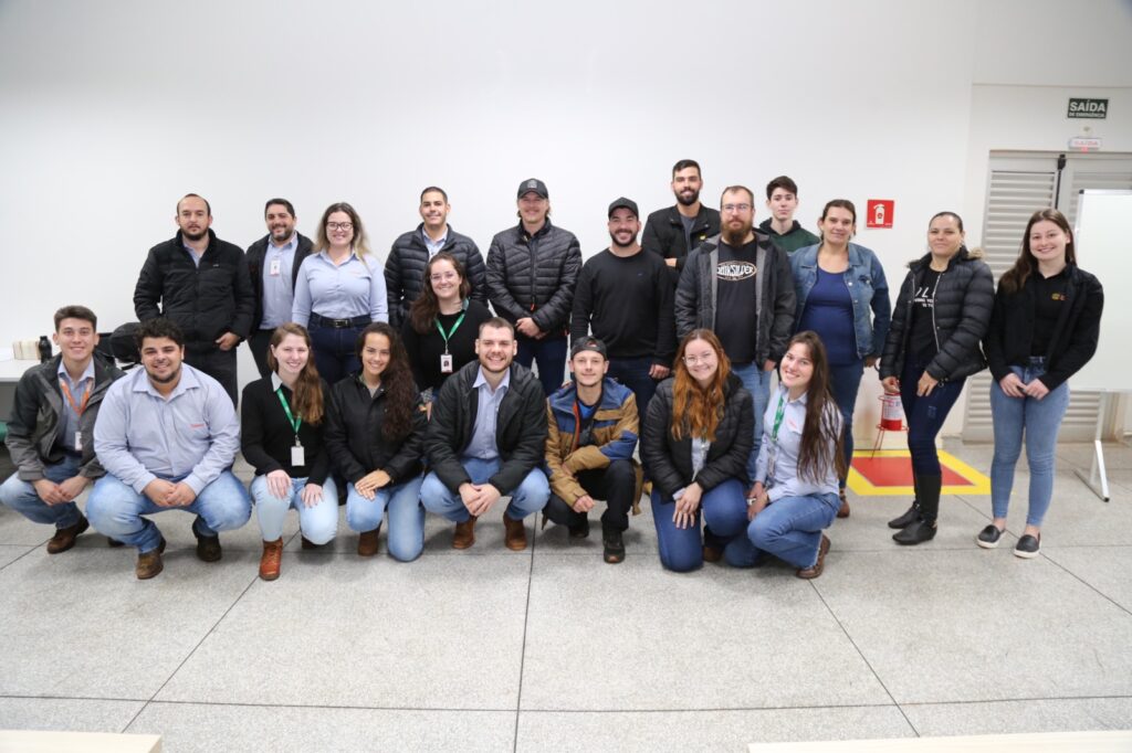 Descubra como são criados os leitões da Copacol! 1 Conecta Suínos: jovens conhecem ciclo de produção de leitões da Copacol