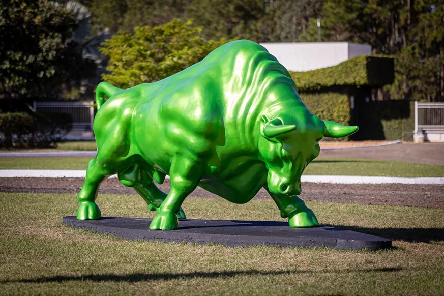 Inovador do mercado financeiro lança versão sustentável do 'Touro de Ouro' para empresa de sêmen 5 Facebook icon