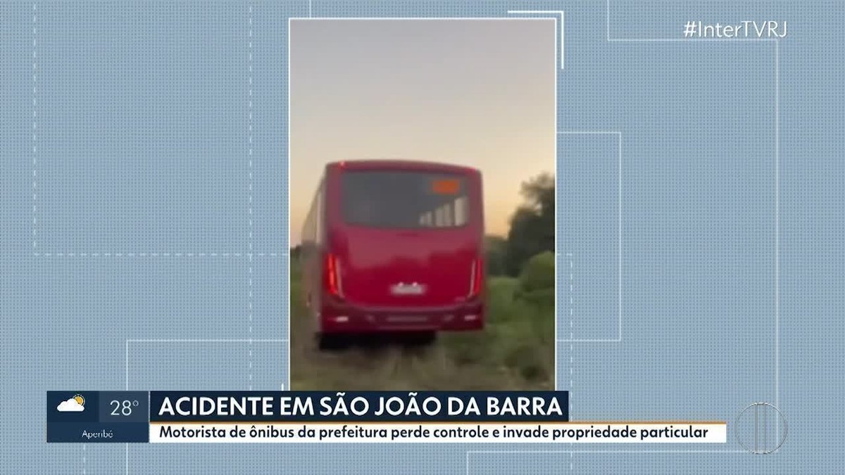 Ônibus desgovernado invade fazenda no Norte Fluminense.